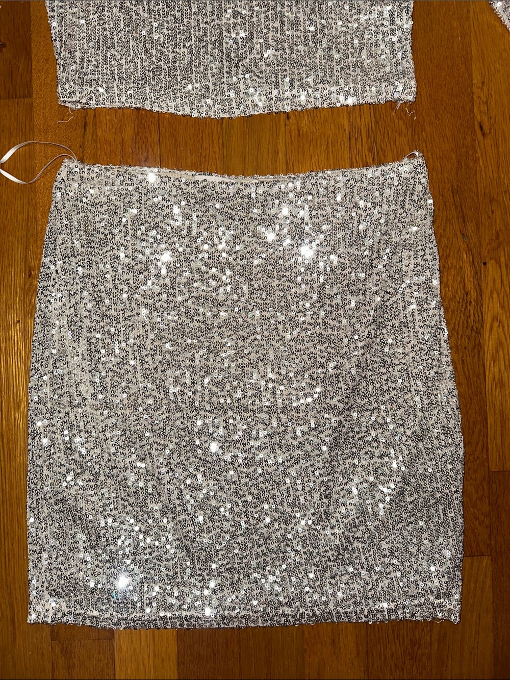 Pookie & Sebastian Silver Sequin Top & Skirt - Picture 6 of 9